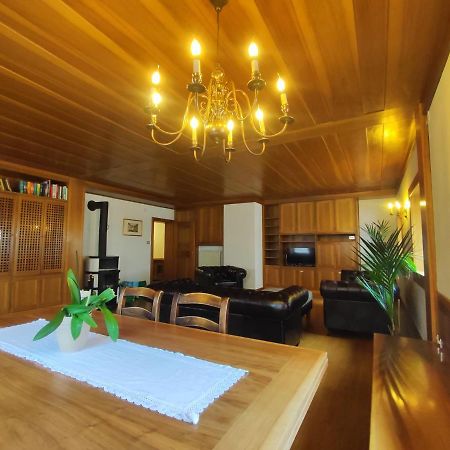 Grosse Wohnung Mit Garagenparkplatz ฟีแอ ภายนอก รูปภาพ