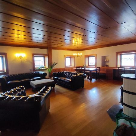 Grosse Wohnung Mit Garagenparkplatz ฟีแอ ภายนอก รูปภาพ