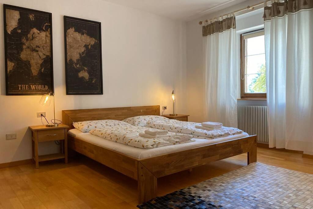 Grosse Wohnung Mit Garagenparkplatz ฟีแอ ภายนอก รูปภาพ