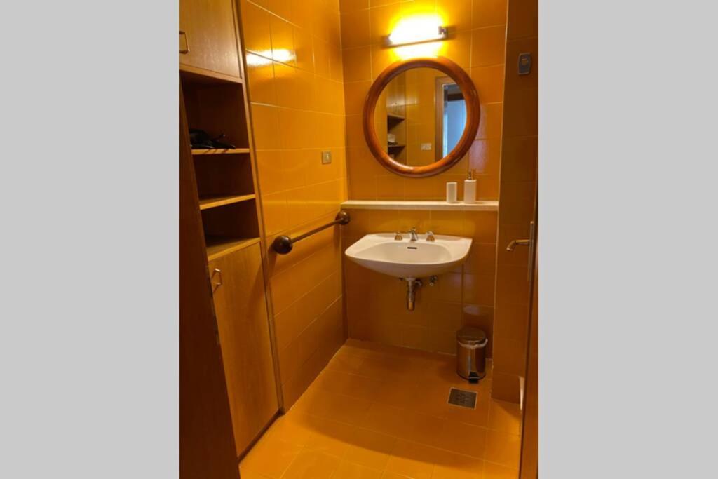 Grosse Wohnung Mit Garagenparkplatz ฟีแอ ภายนอก รูปภาพ