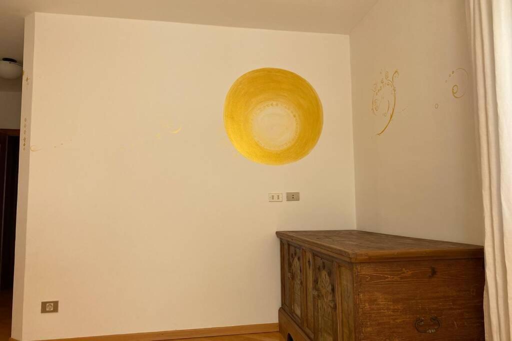 Grosse Wohnung Mit Garagenparkplatz ฟีแอ ภายนอก รูปภาพ