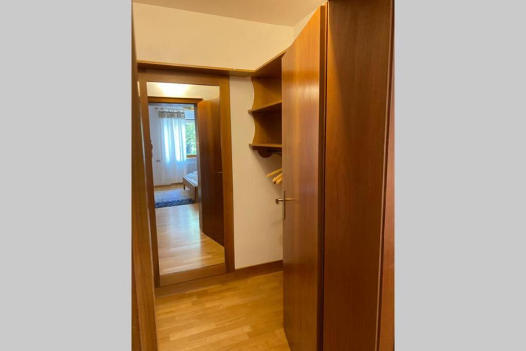 Grosse Wohnung Mit Garagenparkplatz ฟีแอ ภายนอก รูปภาพ