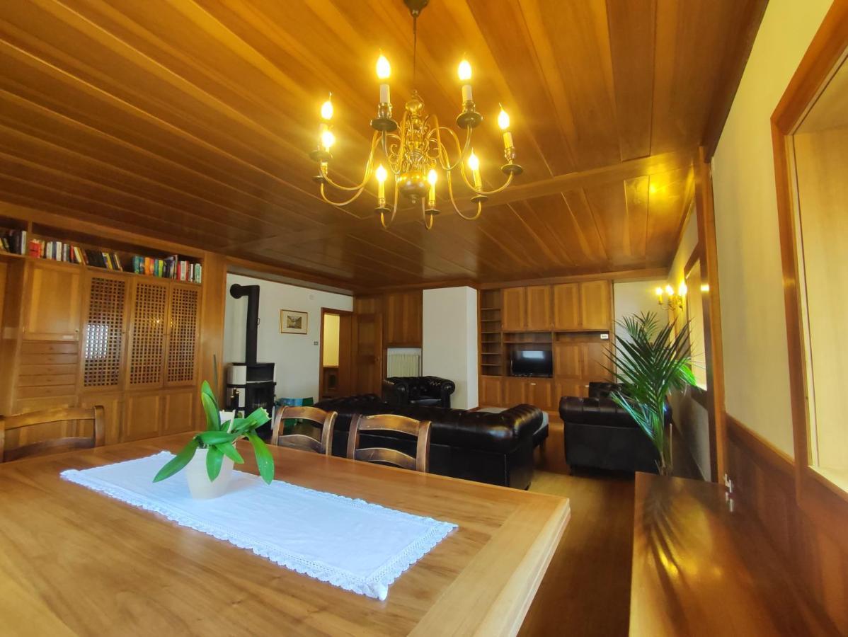 Grosse Wohnung Mit Garagenparkplatz ฟีแอ ภายนอก รูปภาพ